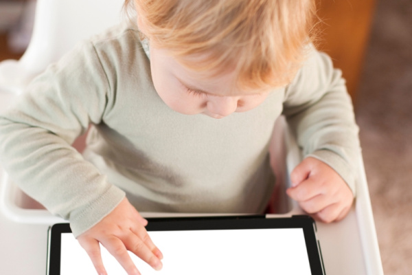 Pantallas y niños pequeños