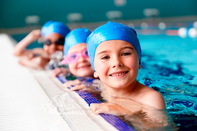 Natación para los niños: cuáles son sus beneficios | Escuela Pelonchines
